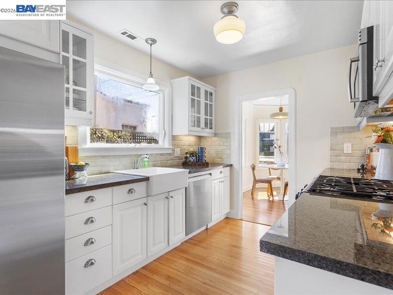 Detail Gallery Image 19 of 53 For 321 Central Ave, Alameda,  CA 94501 - 2 Beds | 1 Baths