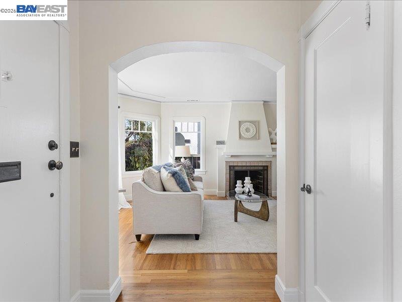 Detail Gallery Image 6 of 53 For 321 Central Ave, Alameda,  CA 94501 - 2 Beds | 1 Baths