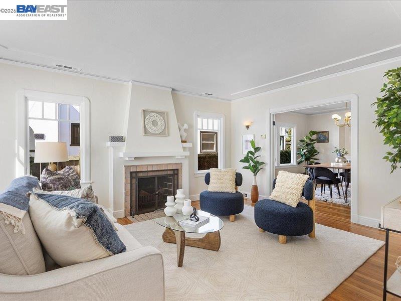 Detail Gallery Image 7 of 53 For 321 Central Ave, Alameda,  CA 94501 - 2 Beds | 1 Baths