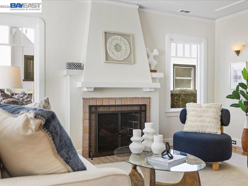 Detail Gallery Image 8 of 53 For 321 Central Ave, Alameda,  CA 94501 - 2 Beds | 1 Baths