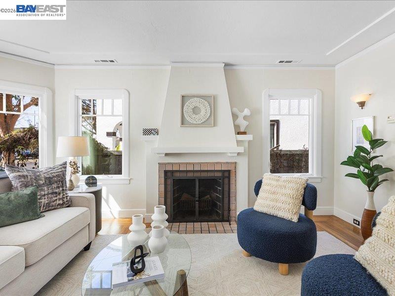 Detail Gallery Image 9 of 53 For 321 Central Ave, Alameda,  CA 94501 - 2 Beds | 1 Baths