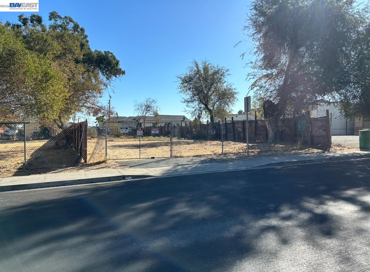 Detail Gallery Image 2 of 6 For 64 S Bella Monte Ave, Bay Point,  CA 94565 - – Beds | – Baths