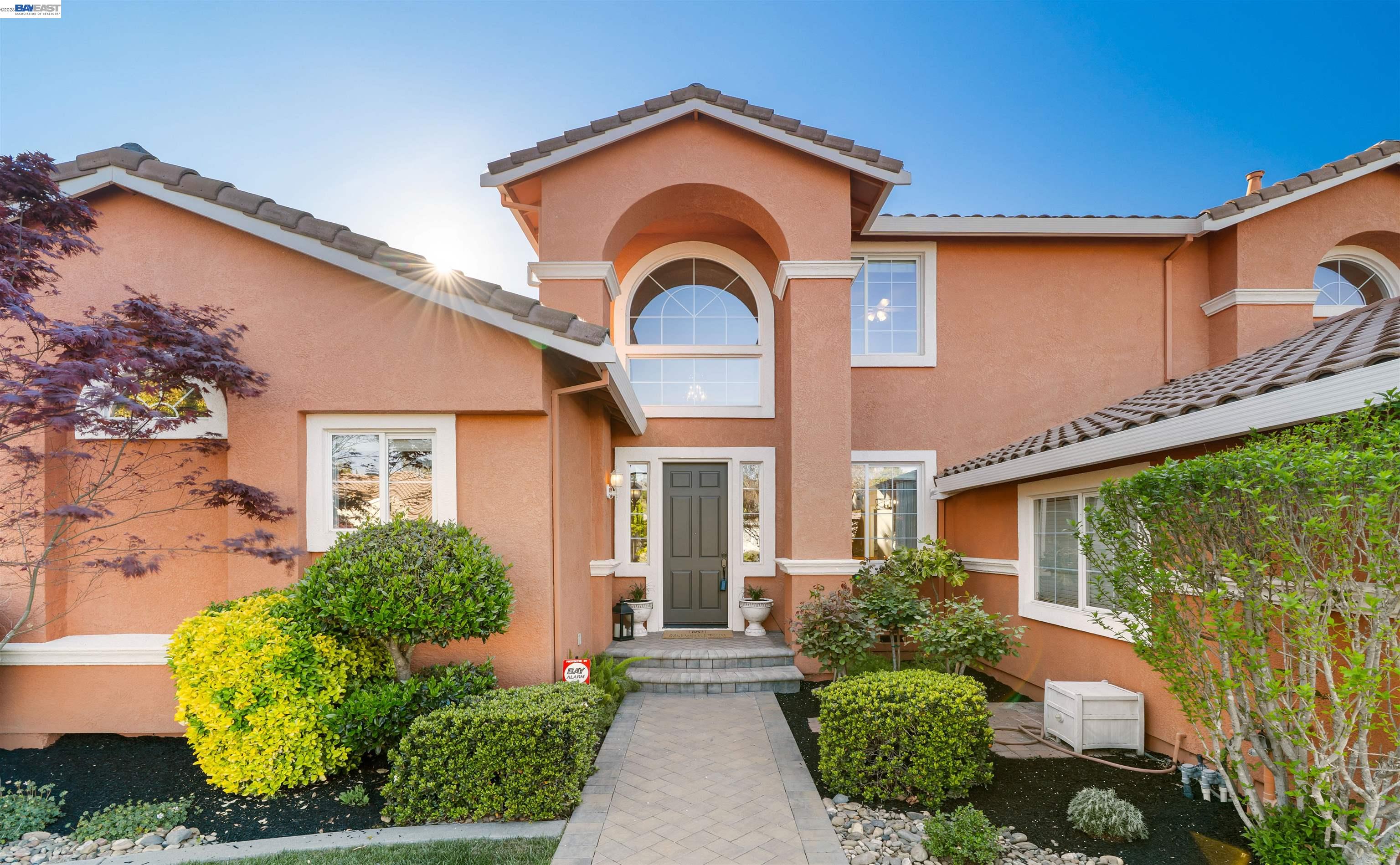 Detail Gallery Image 3 of 60 For 1635 Embassy Cir, Livermore,  CA 94550 - 4 Beds | 2/1 Baths