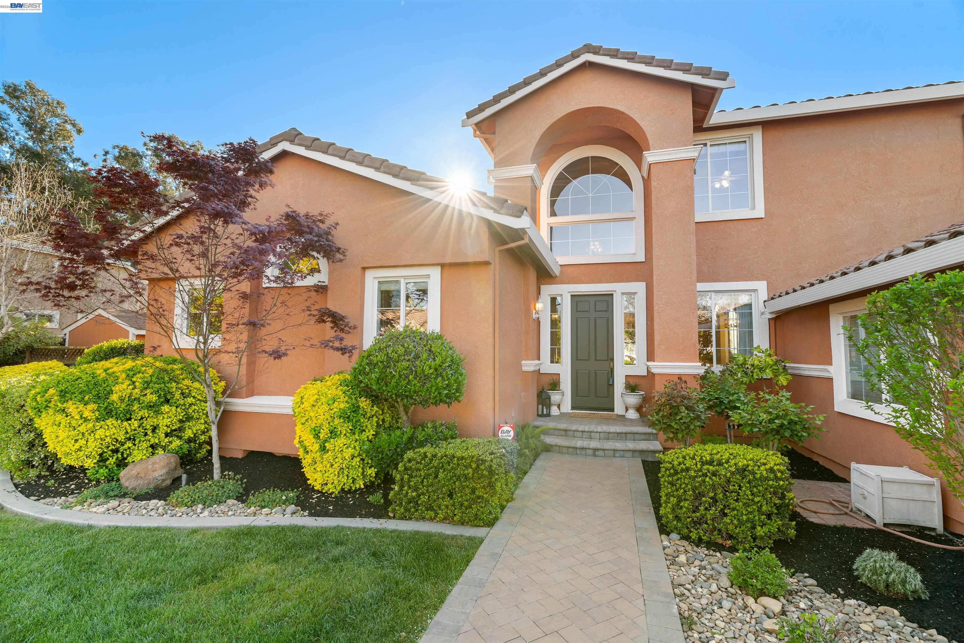 Detail Gallery Image 4 of 60 For 1635 Embassy Cir, Livermore,  CA 94550 - 4 Beds | 2/1 Baths