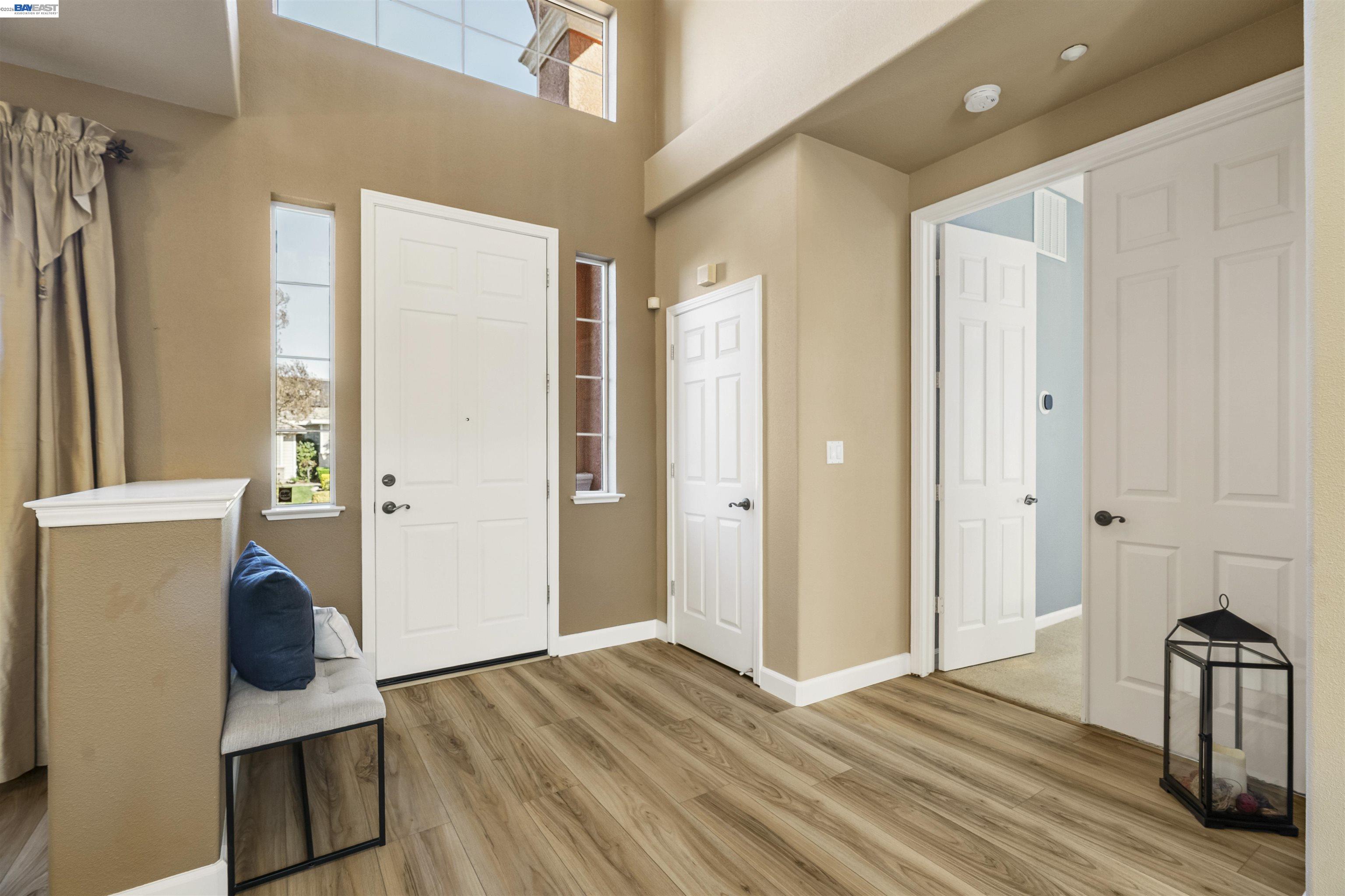 Detail Gallery Image 5 of 60 For 1635 Embassy Cir, Livermore,  CA 94550 - 4 Beds | 2/1 Baths
