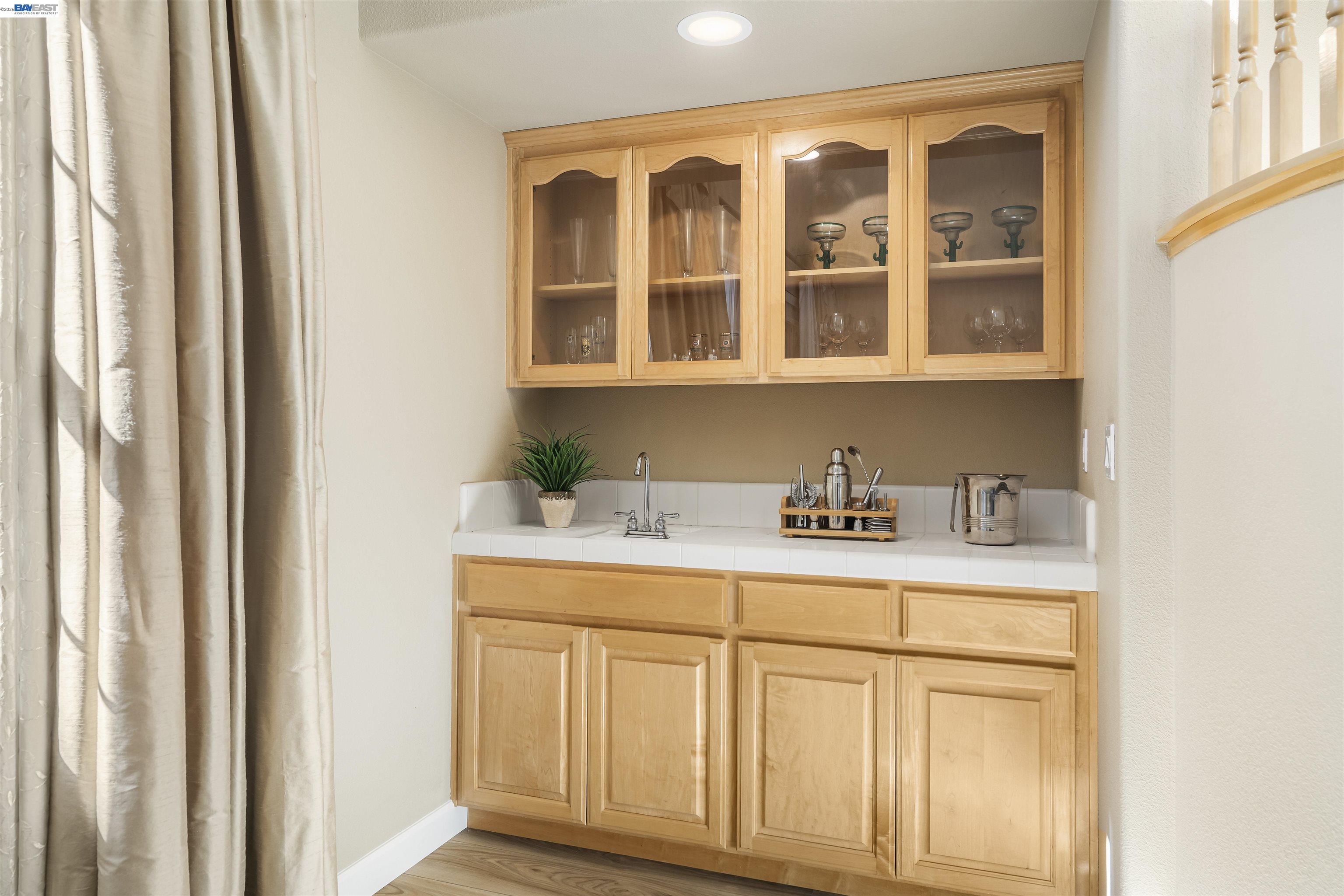 Detail Gallery Image 10 of 60 For 1635 Embassy Cir, Livermore,  CA 94550 - 4 Beds | 2/1 Baths