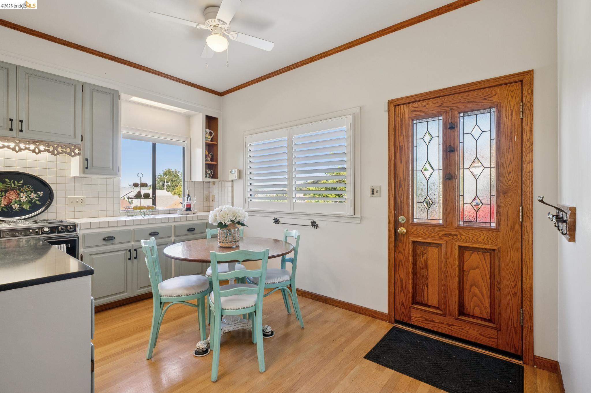 Detail Gallery Image 12 of 55 For 822 a St, Crockett,  CA 94525 - 5 Beds | 2 Baths