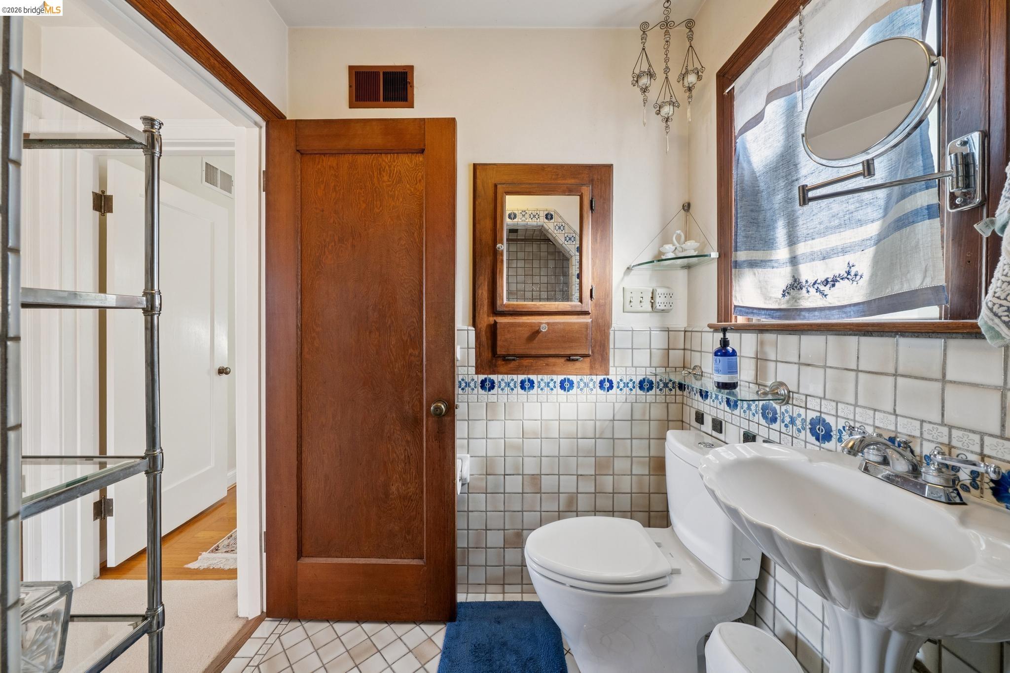 Detail Gallery Image 27 of 55 For 822 a St, Crockett,  CA 94525 - 5 Beds | 2 Baths