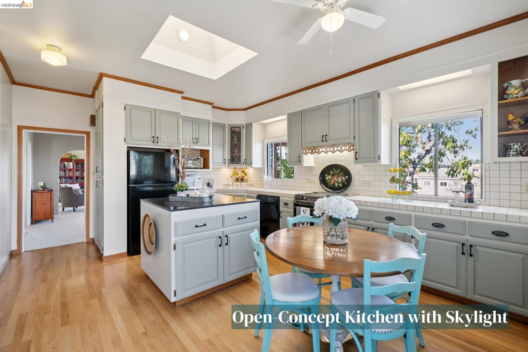 Detail Gallery Image 6 of 55 For 822 a St, Crockett,  CA 94525 - 5 Beds | 2 Baths