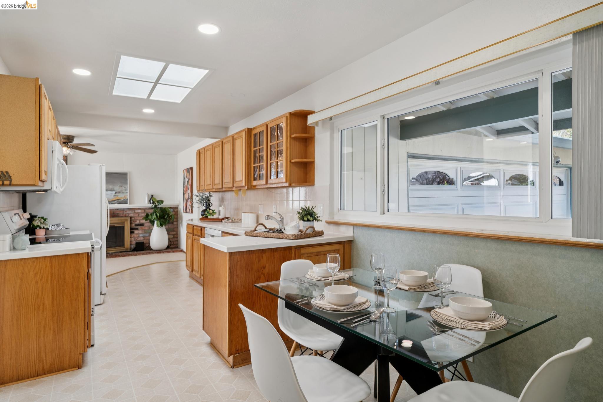 Detail Gallery Image 11 of 43 For 30229 Treeview St, Hayward,  CA 94544 - 5 Beds | 3 Baths