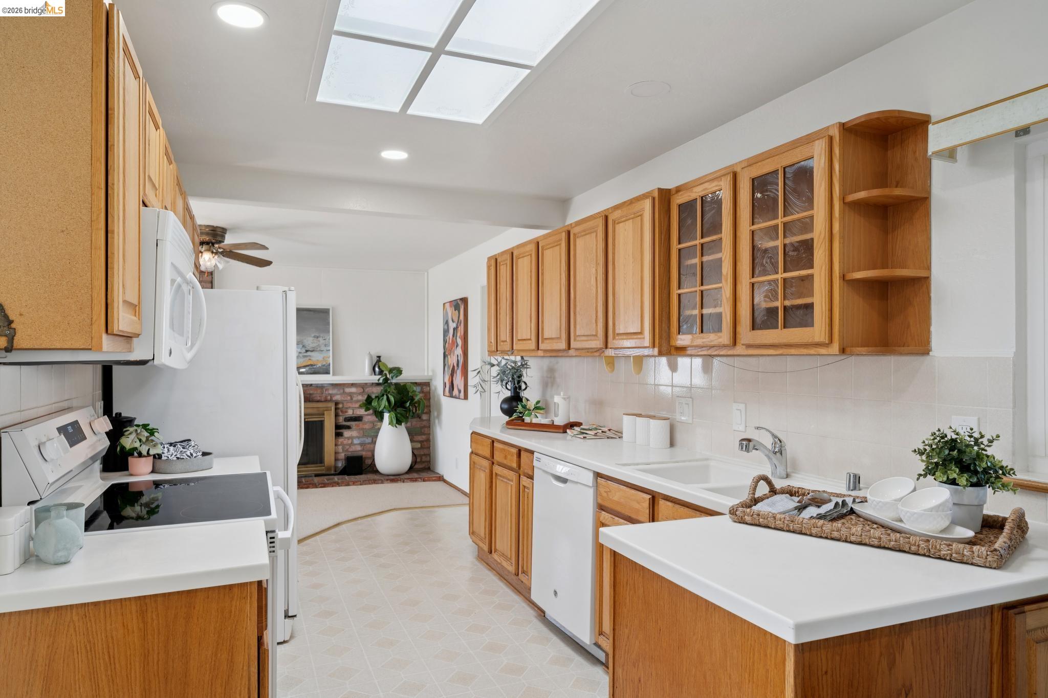 Detail Gallery Image 12 of 43 For 30229 Treeview St, Hayward,  CA 94544 - 5 Beds | 3 Baths