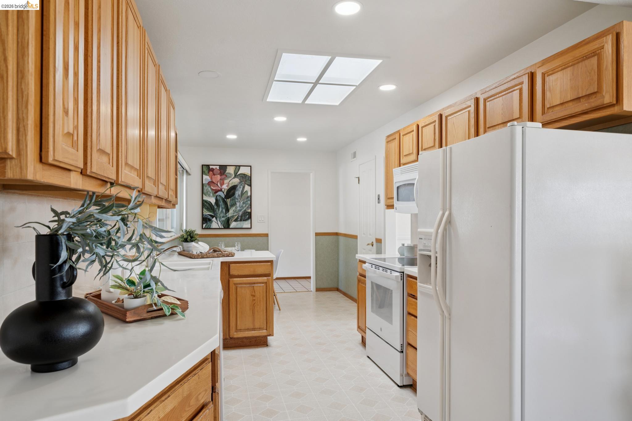 Detail Gallery Image 13 of 43 For 30229 Treeview St, Hayward,  CA 94544 - 5 Beds | 3 Baths