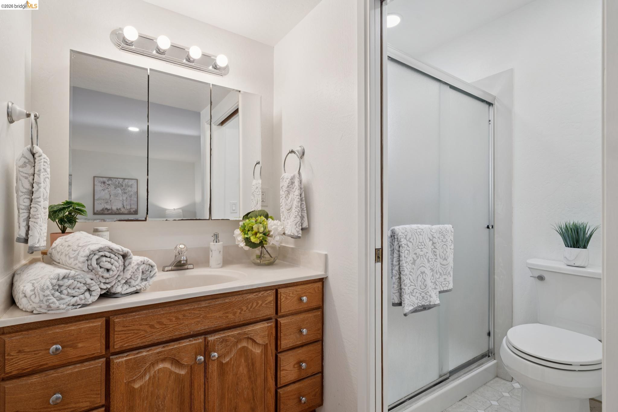 Detail Gallery Image 18 of 43 For 30229 Treeview St, Hayward,  CA 94544 - 5 Beds | 3 Baths