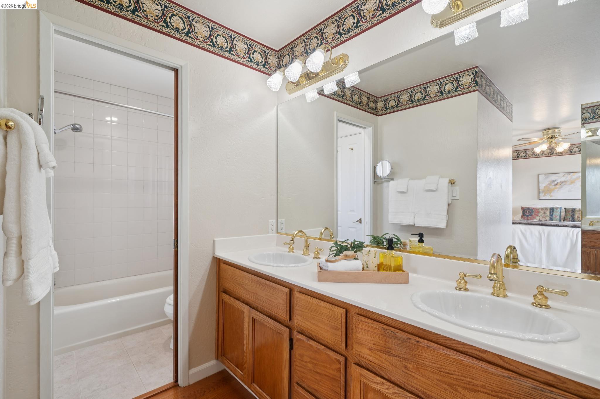 Detail Gallery Image 31 of 43 For 30229 Treeview St, Hayward,  CA 94544 - 5 Beds | 3 Baths