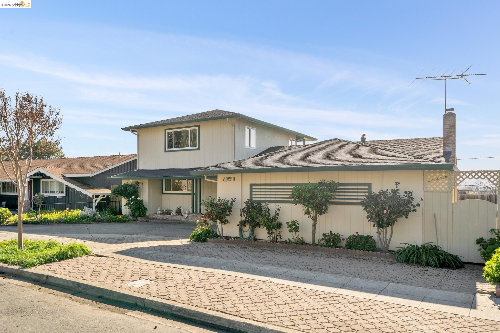 Detail Gallery Image 43 of 43 For 30229 Treeview St, Hayward,  CA 94544 - 5 Beds | 3 Baths