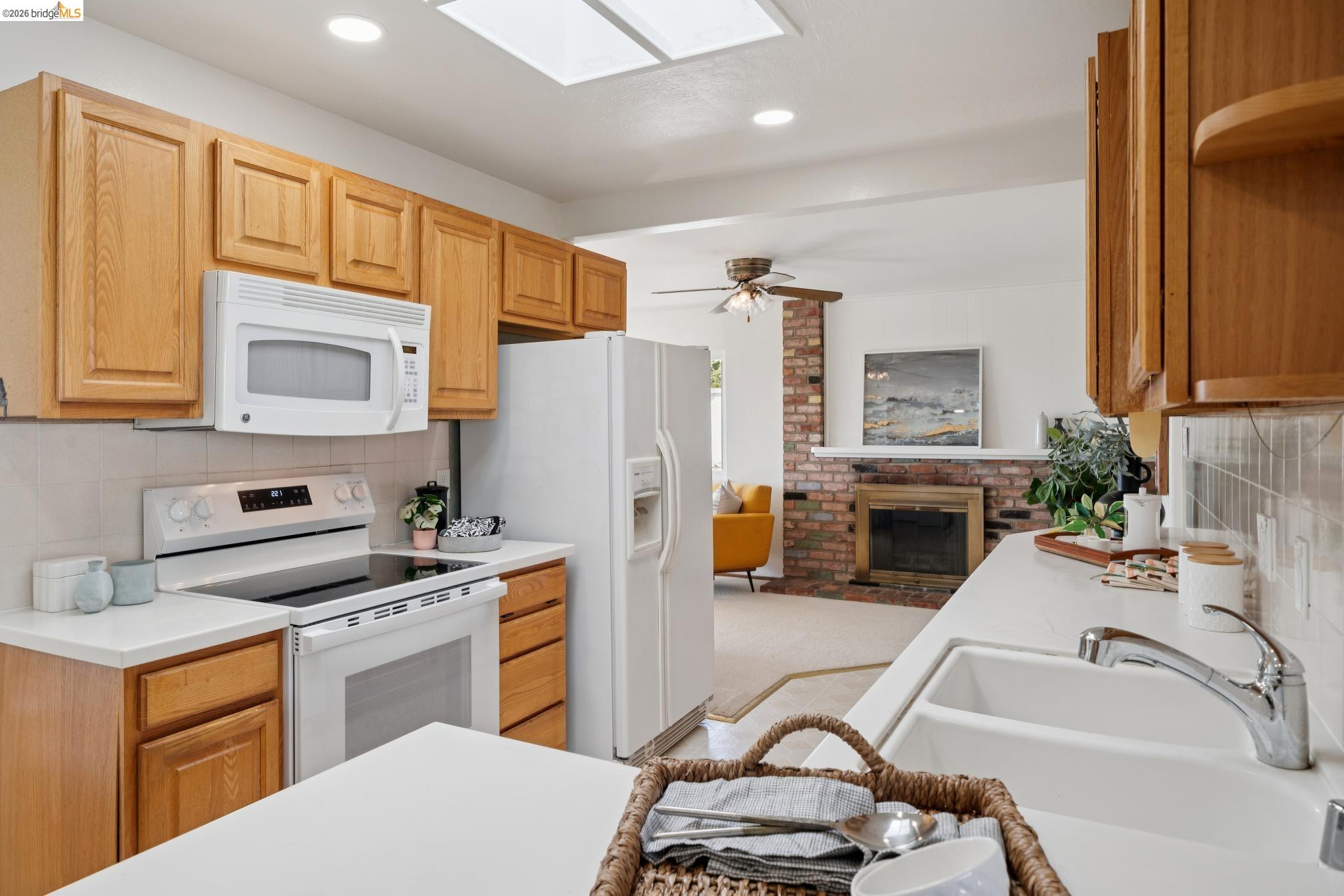 Detail Gallery Image 10 of 43 For 30229 Treeview St, Hayward,  CA 94544 - 5 Beds | 3 Baths