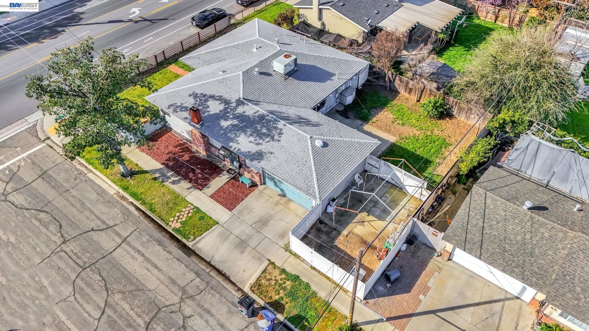 Detail Gallery Image 2 of 44 For 3495 E Dakota Ave, Fresno,  CA 93726 - 3 Beds | 1/1 Baths