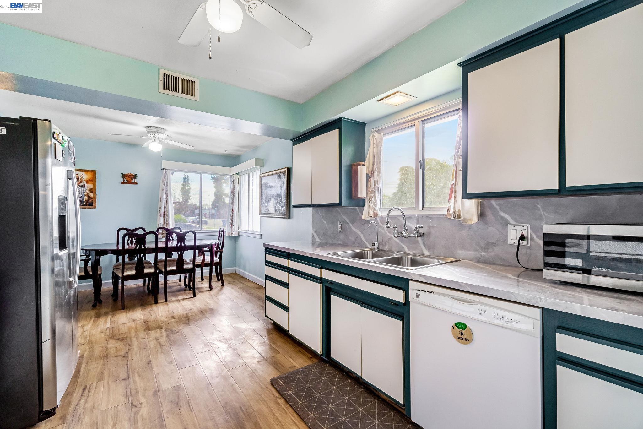 Detail Gallery Image 16 of 44 For 3495 E Dakota Ave, Fresno,  CA 93726 - 3 Beds | 1/1 Baths