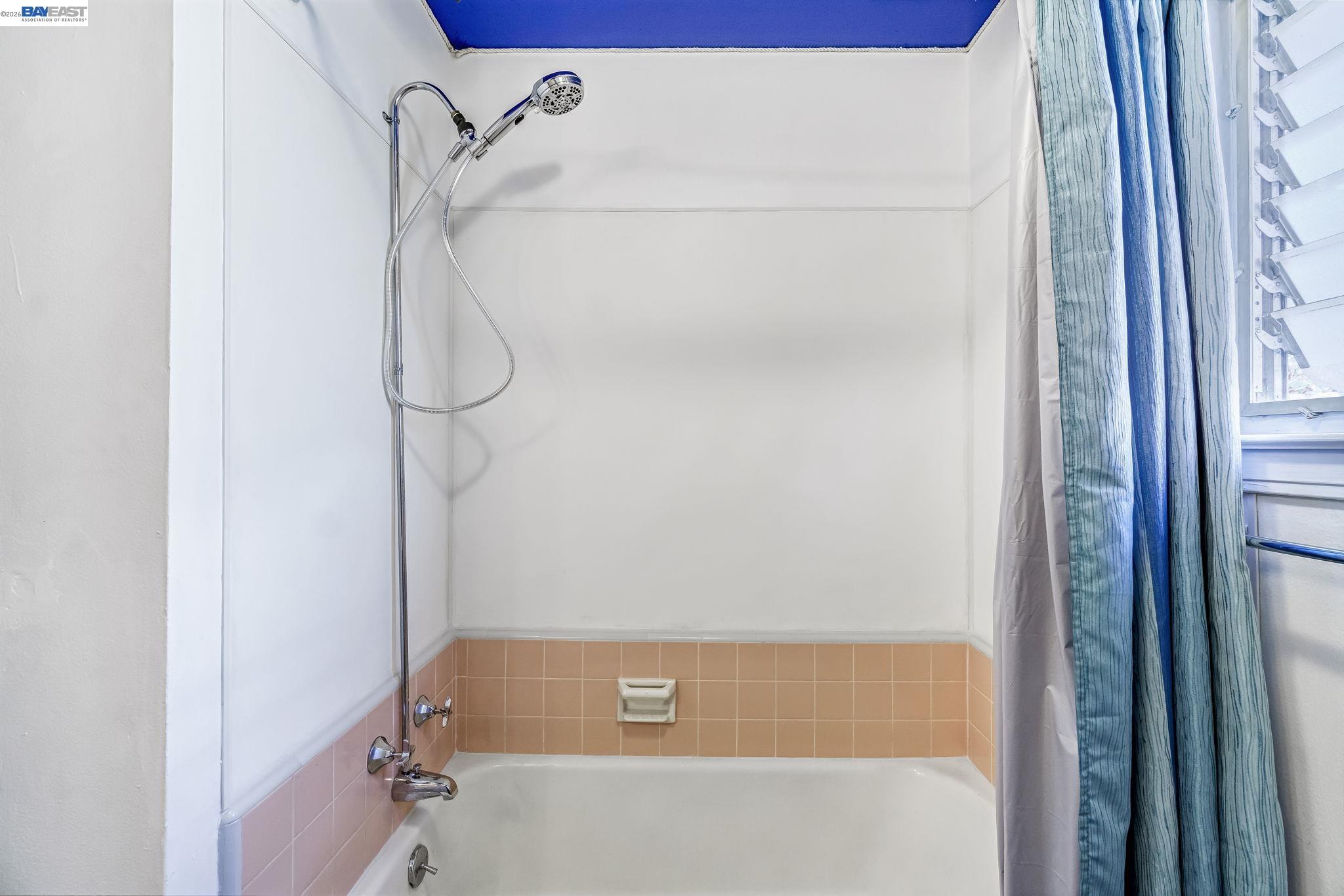 Detail Gallery Image 22 of 44 For 3495 E Dakota Ave, Fresno,  CA 93726 - 3 Beds | 1/1 Baths