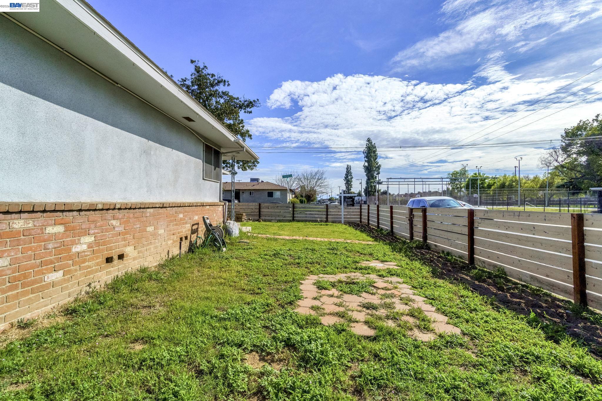 Detail Gallery Image 29 of 44 For 3495 E Dakota Ave, Fresno,  CA 93726 - 3 Beds | 1/1 Baths