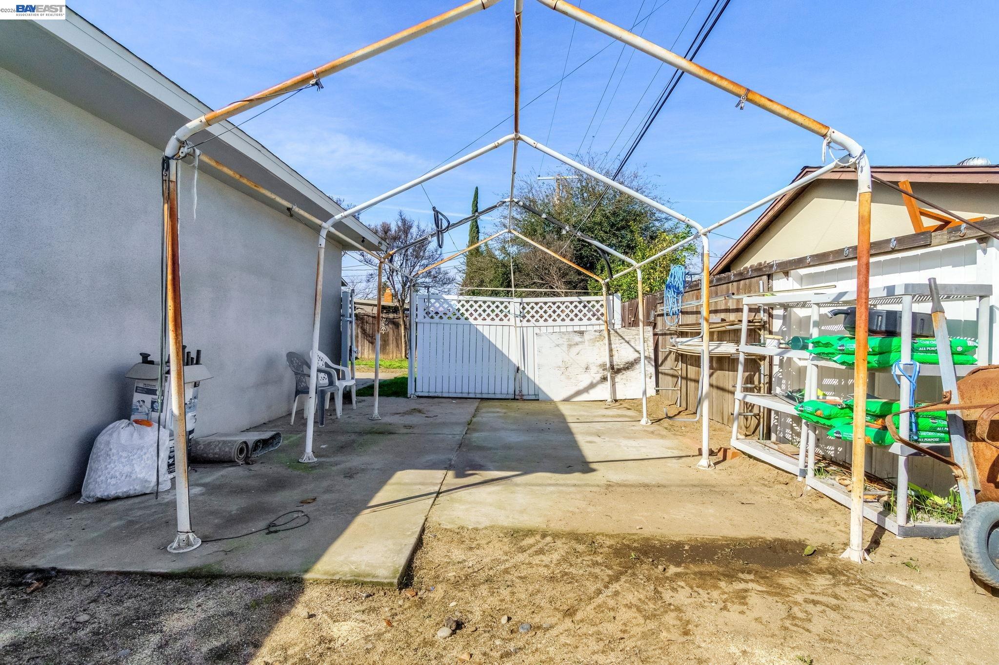 Detail Gallery Image 32 of 44 For 3495 E Dakota Ave, Fresno,  CA 93726 - 3 Beds | 1/1 Baths