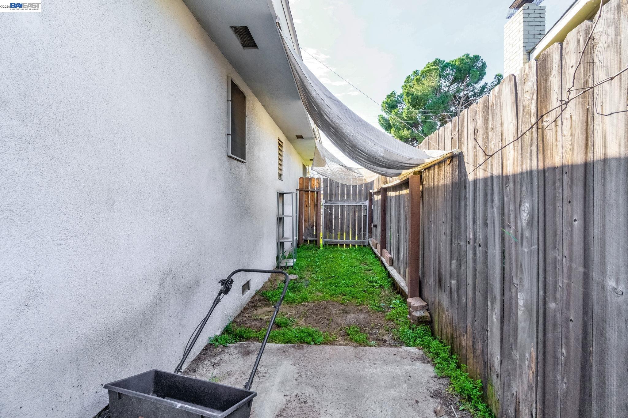 Detail Gallery Image 33 of 44 For 3495 E Dakota Ave, Fresno,  CA 93726 - 3 Beds | 1/1 Baths