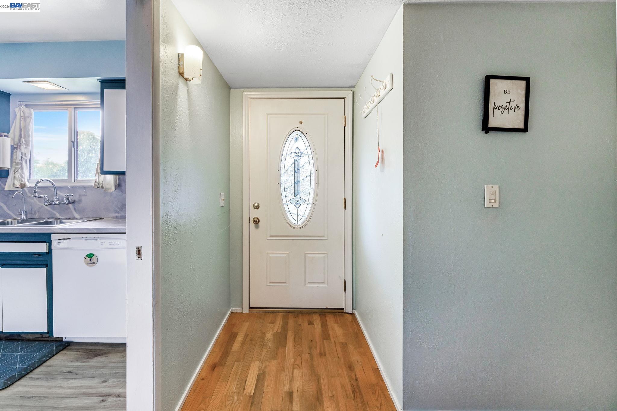 Detail Gallery Image 5 of 44 For 3495 E Dakota Ave, Fresno,  CA 93726 - 3 Beds | 1/1 Baths