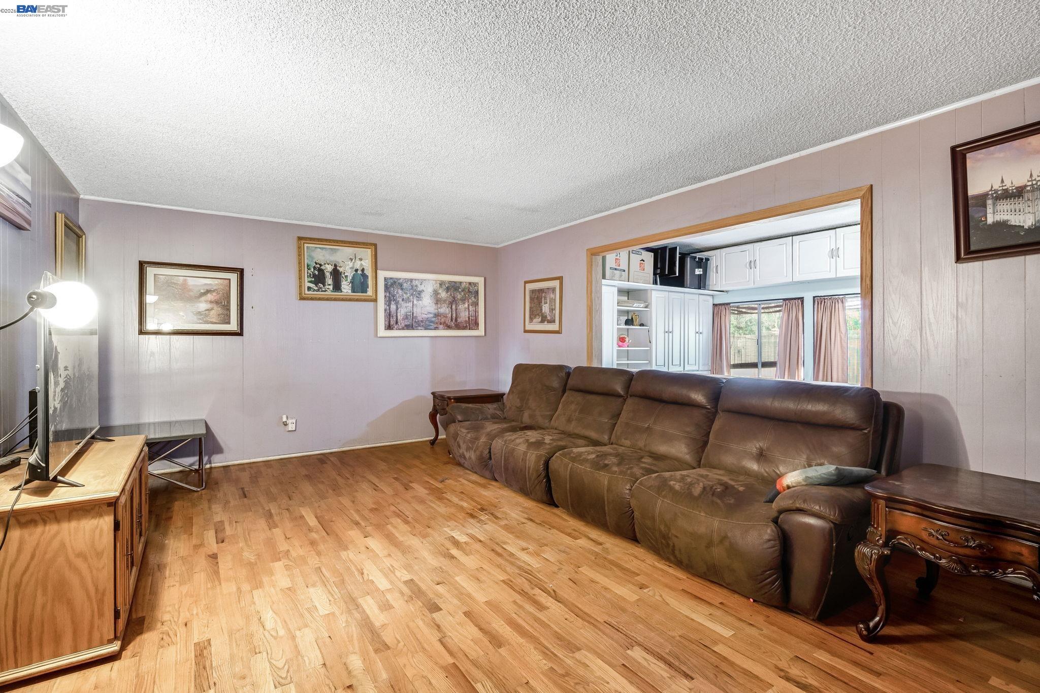 Detail Gallery Image 6 of 44 For 3495 E Dakota Ave, Fresno,  CA 93726 - 3 Beds | 1/1 Baths