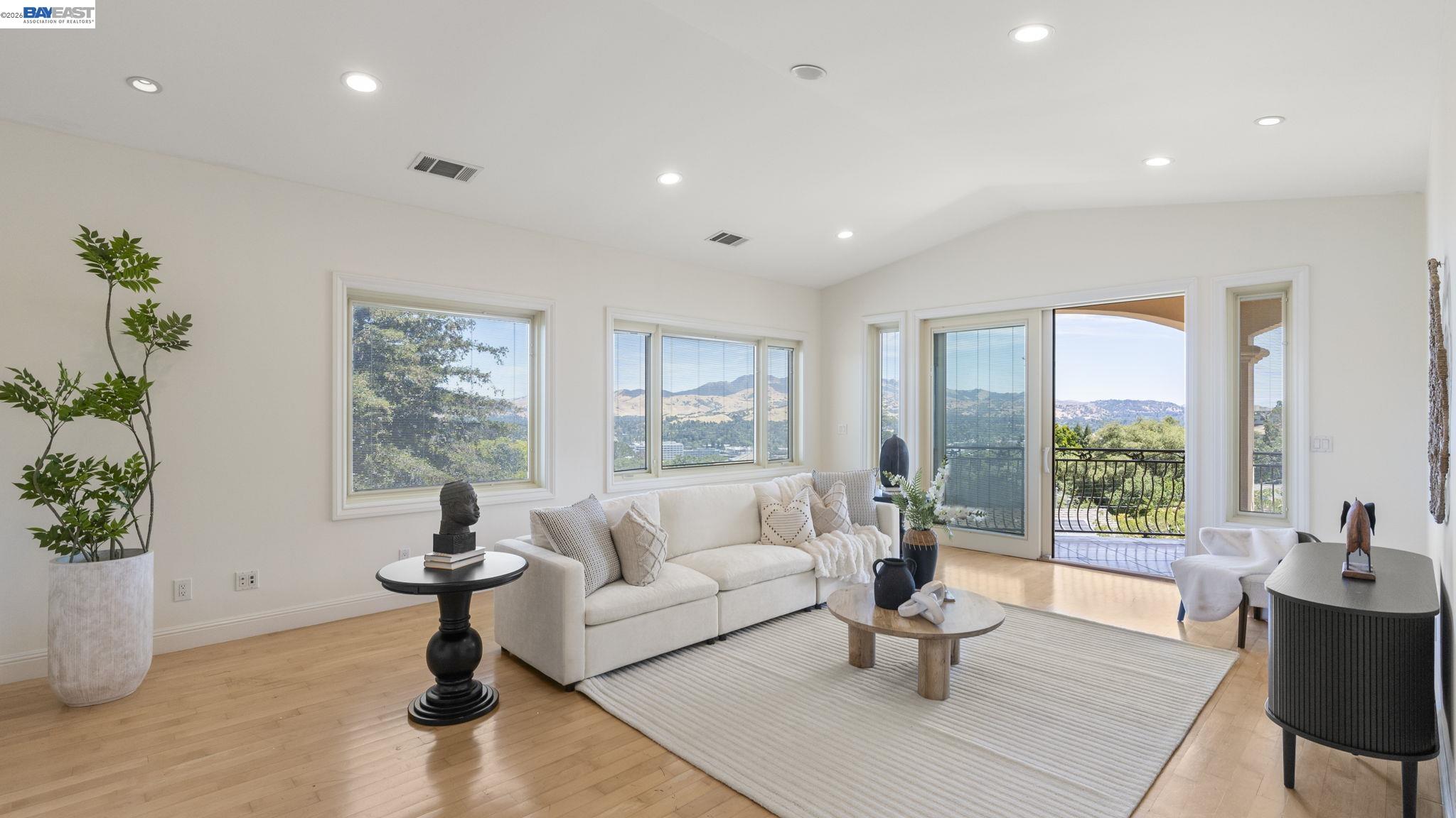 Detail Gallery Image 22 of 54 For 131 Montecito Crescent, Walnut Creek,  CA 94597 - 6 Beds | 5 Baths