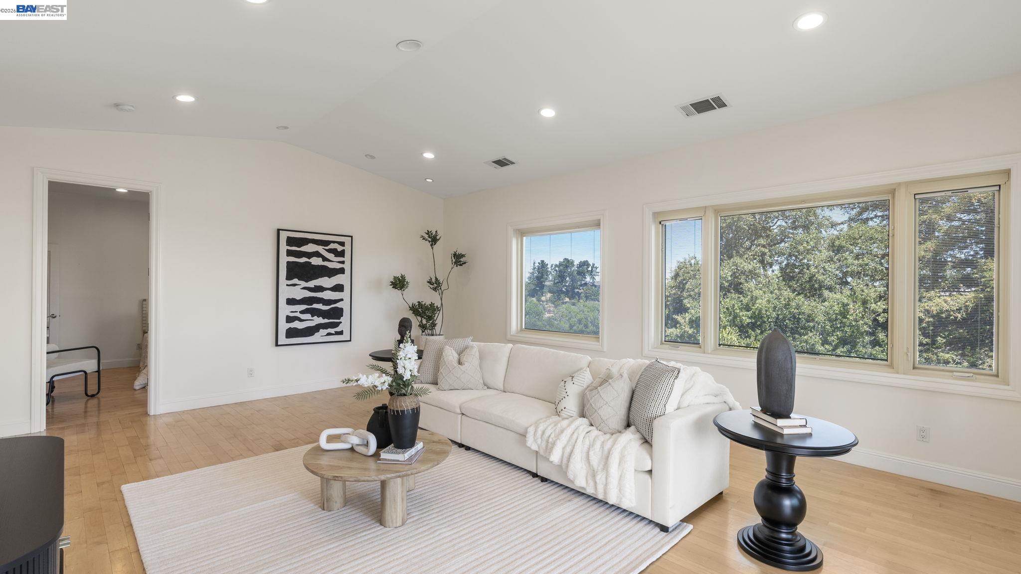 Detail Gallery Image 24 of 54 For 131 Montecito Crescent, Walnut Creek,  CA 94597 - 6 Beds | 5 Baths