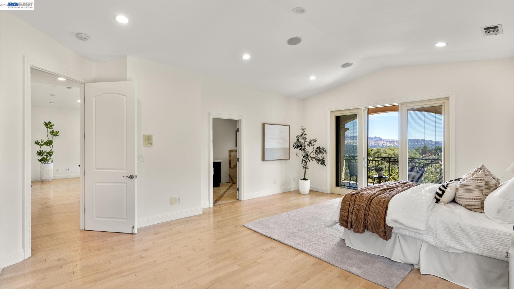 Detail Gallery Image 29 of 54 For 131 Montecito Crescent, Walnut Creek,  CA 94597 - 6 Beds | 5 Baths