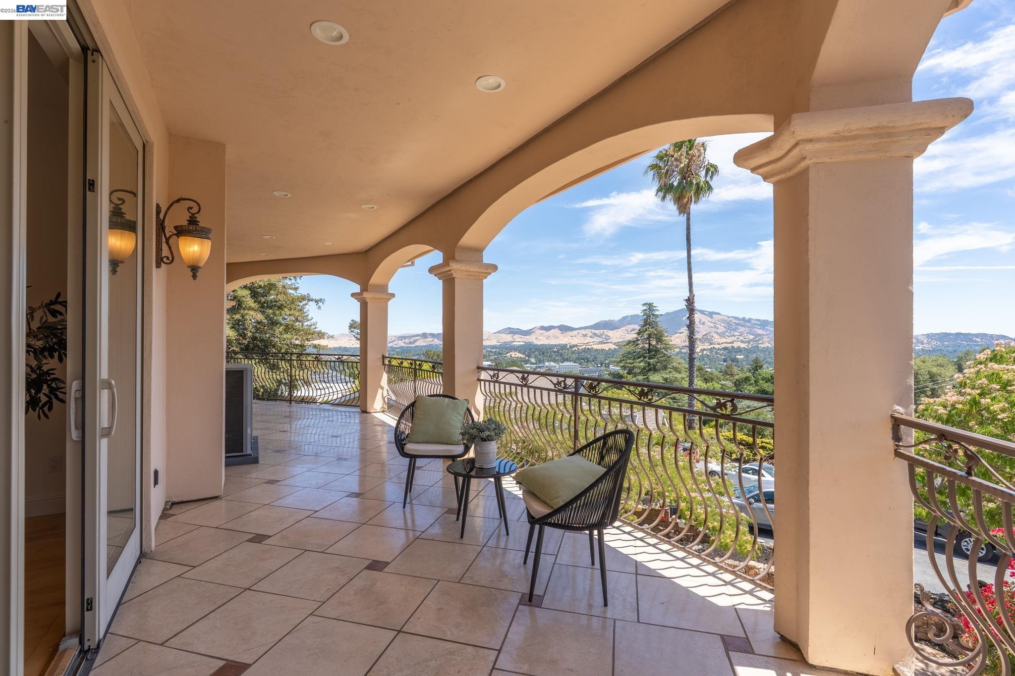 Detail Gallery Image 33 of 54 For 131 Montecito Crescent, Walnut Creek,  CA 94597 - 6 Beds | 5 Baths