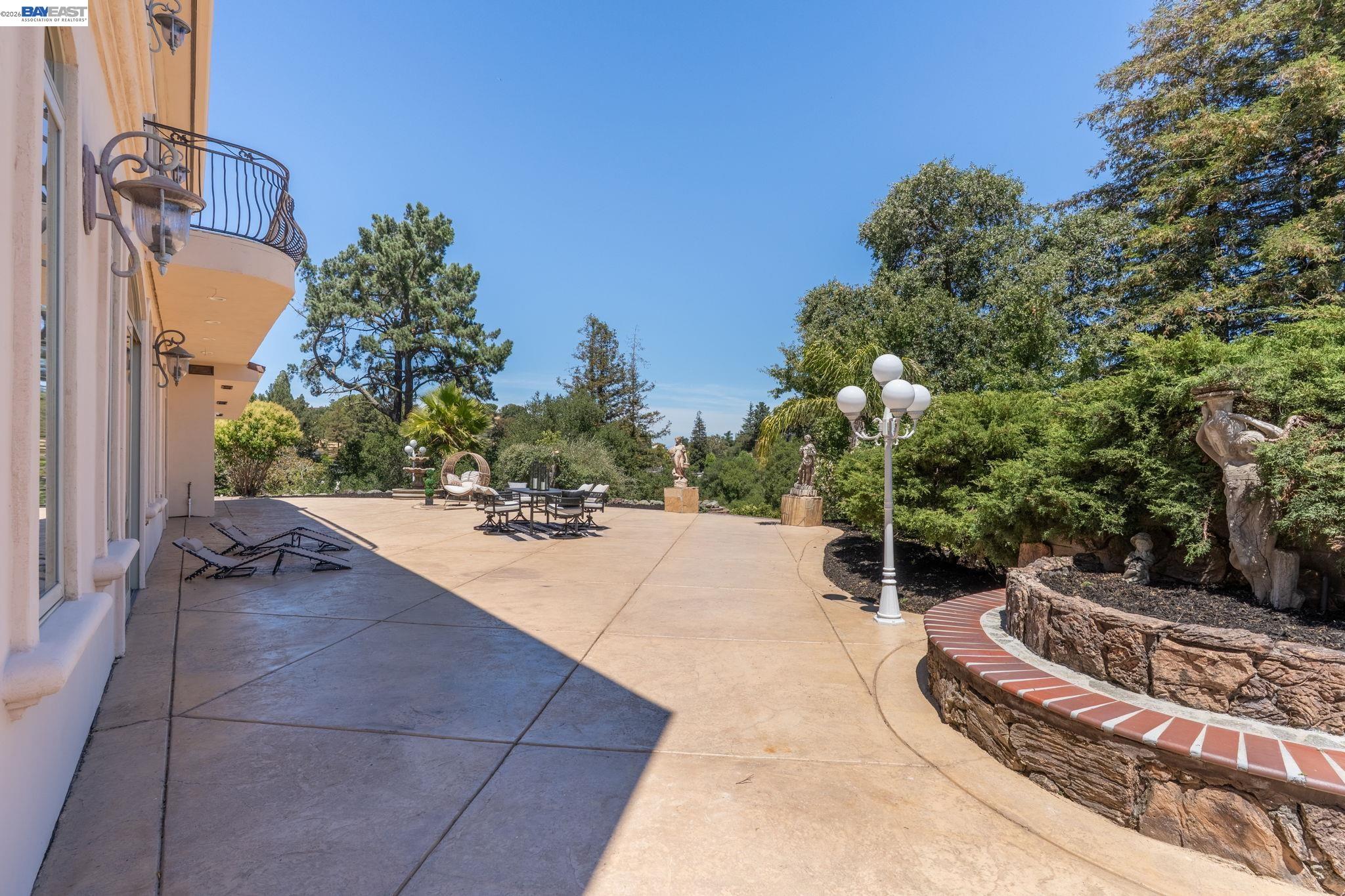 Detail Gallery Image 35 of 54 For 131 Montecito Crescent, Walnut Creek,  CA 94597 - 6 Beds | 5 Baths