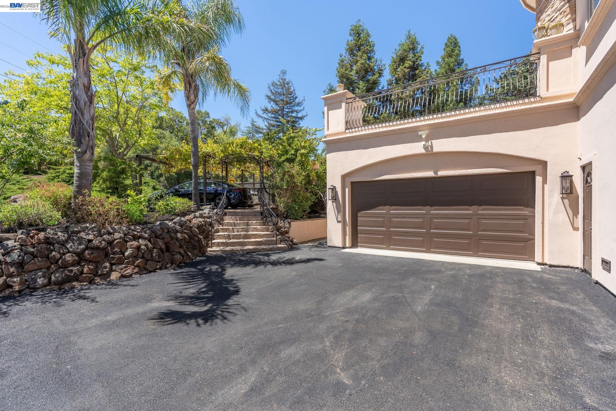 Detail Gallery Image 52 of 54 For 131 Montecito Crescent, Walnut Creek,  CA 94597 - 6 Beds | 5 Baths