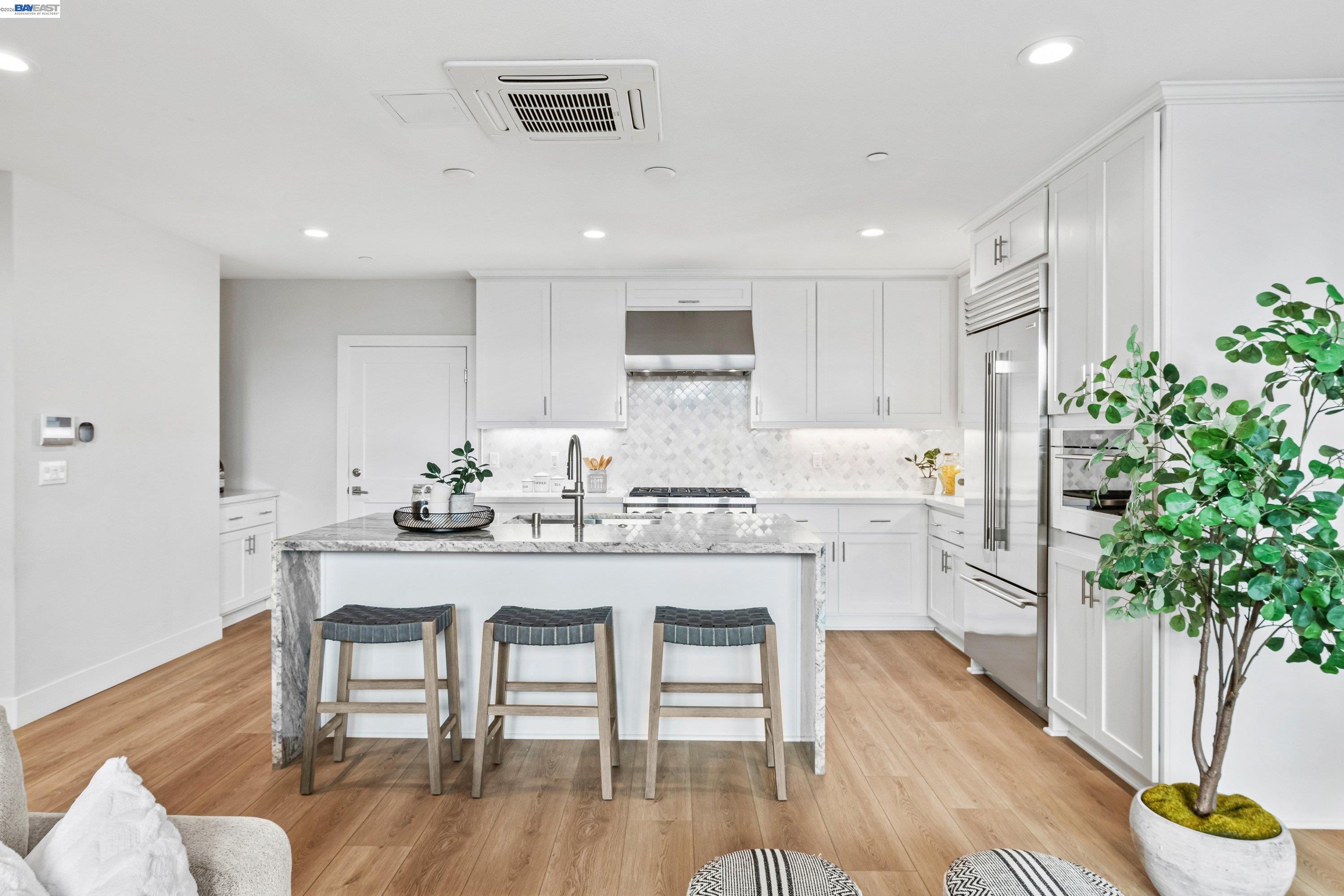 Photo #3: 41125444 Listing: Photo #3