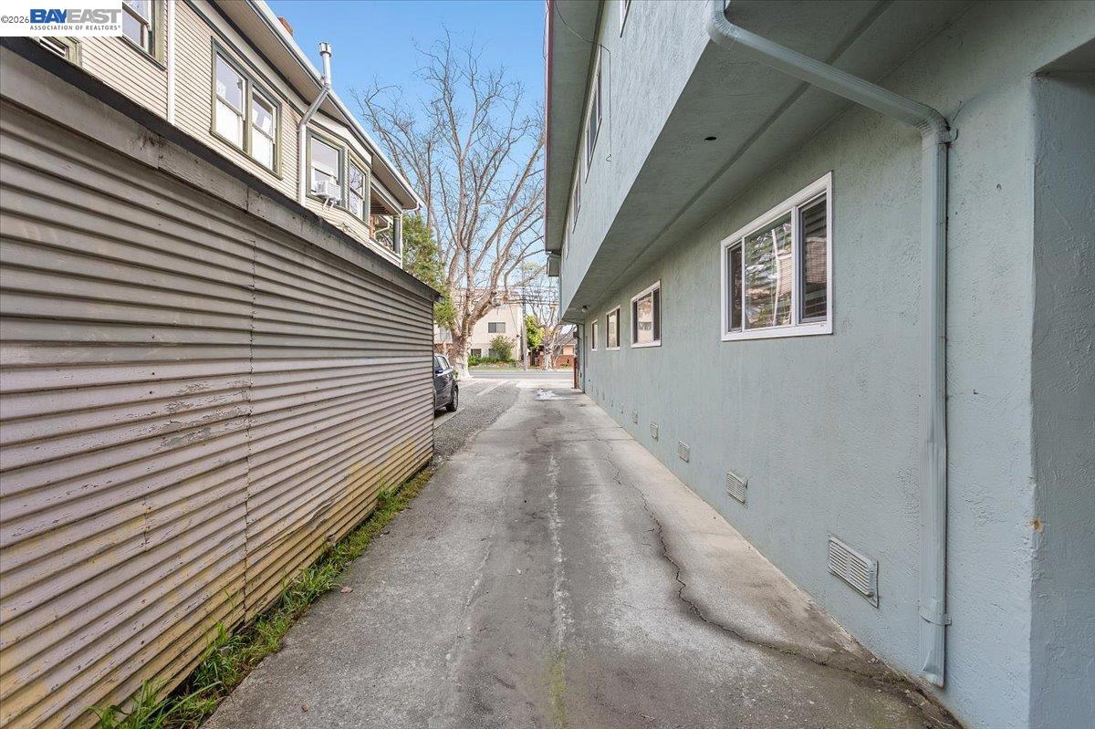 Detail Gallery Image 8 of 31 For 2050 Central Ave, Alameda,  CA 94501 - – Beds | – Baths