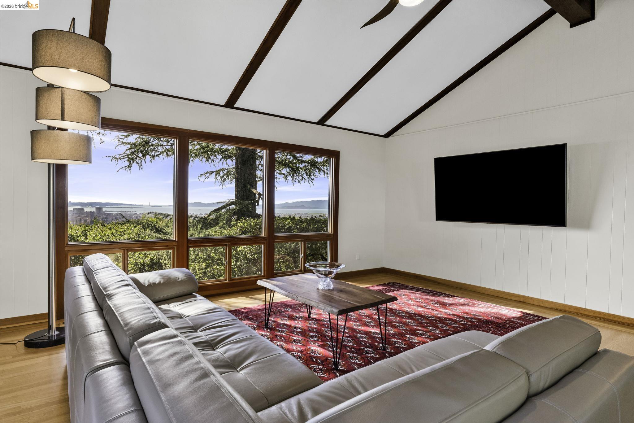 Detail Gallery Image 12 of 60 For 641 Alvarado Rd, Berkeley,  CA 94705 - 5 Beds | 3/1 Baths