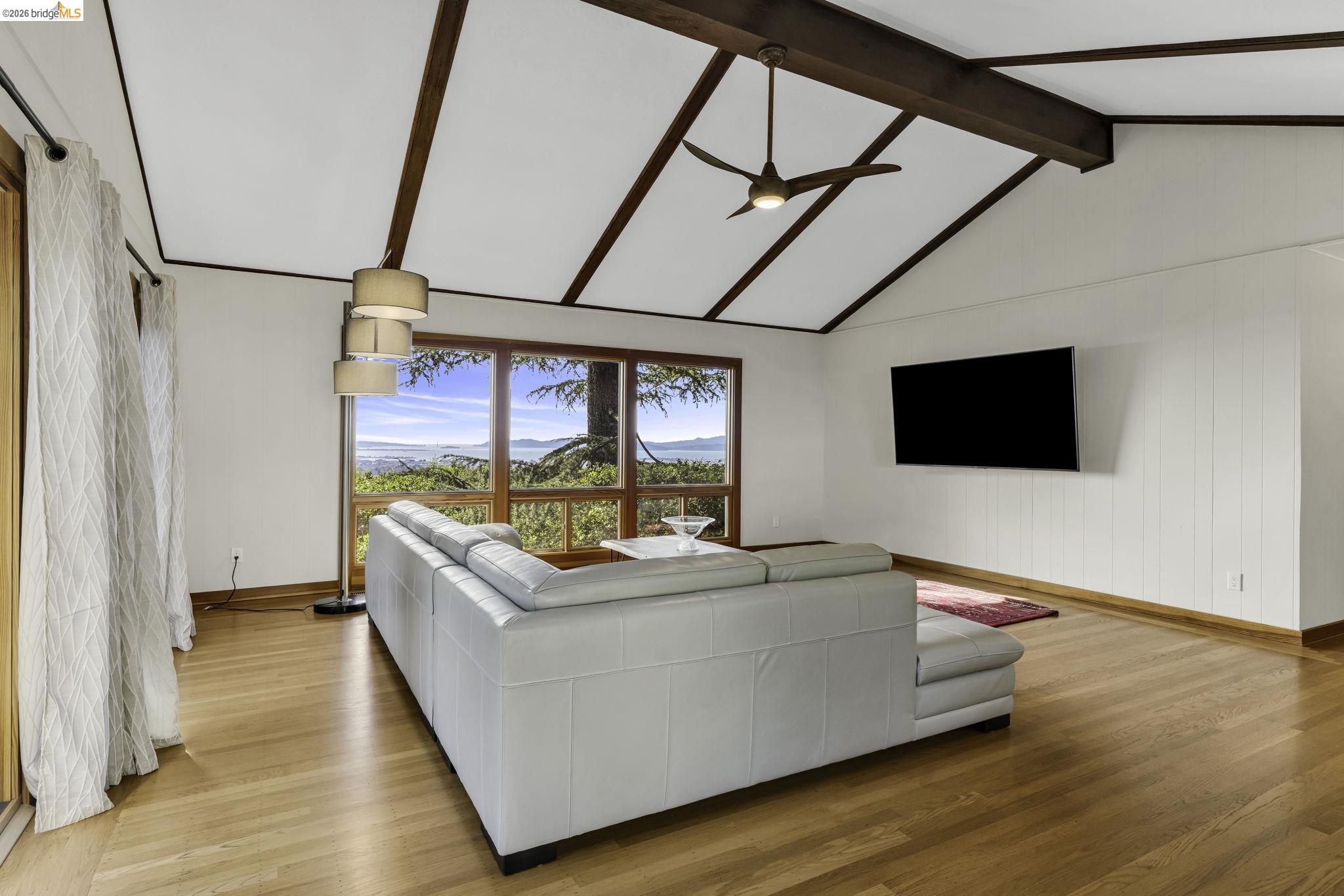 Detail Gallery Image 10 of 60 For 641 Alvarado Rd, Berkeley,  CA 94705 - 5 Beds | 3/1 Baths