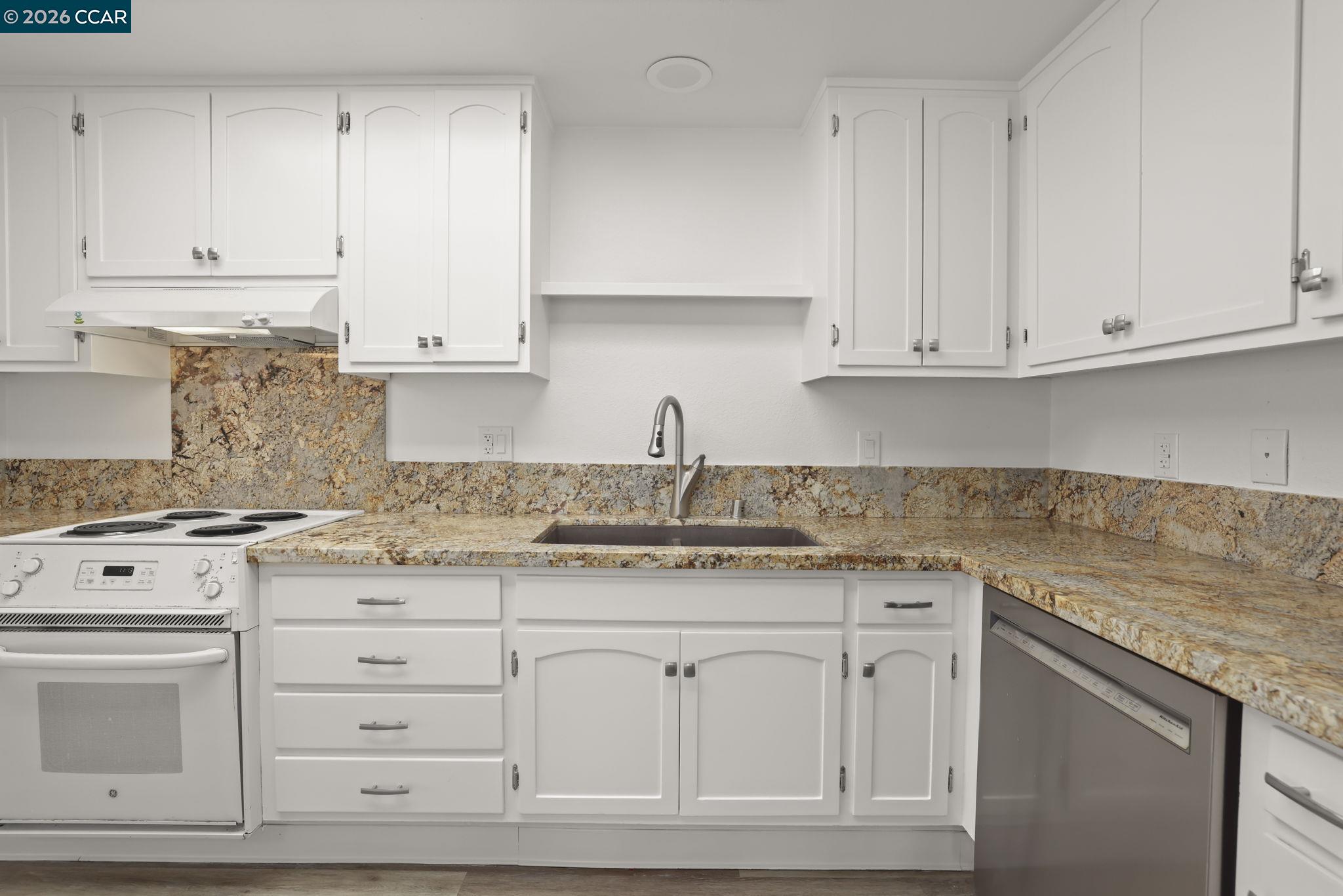 Photo #16: 41125461 Listing: Photo #16