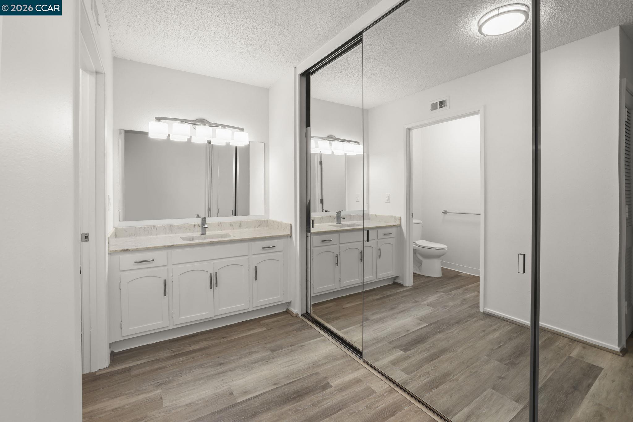 Photo #6: 41125461 Listing: Photo #6