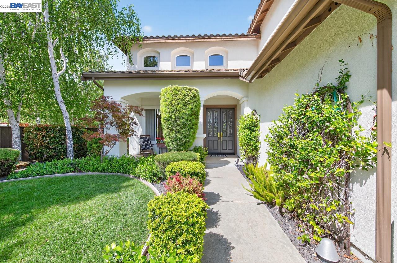 Detail Gallery Image 2 of 45 For 752 Troun Way, Livermore,  CA 94551 - 5 Beds | 3/1 Baths