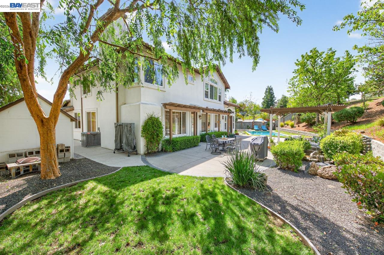 Detail Gallery Image 11 of 45 For 752 Troun Way, Livermore,  CA 94551 - 5 Beds | 3/1 Baths