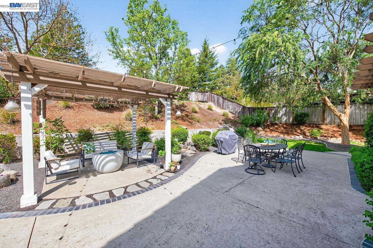 Detail Gallery Image 12 of 52 For 752 Troun Way, Livermore,  CA 94551 - 5 Beds | 3/1 Baths