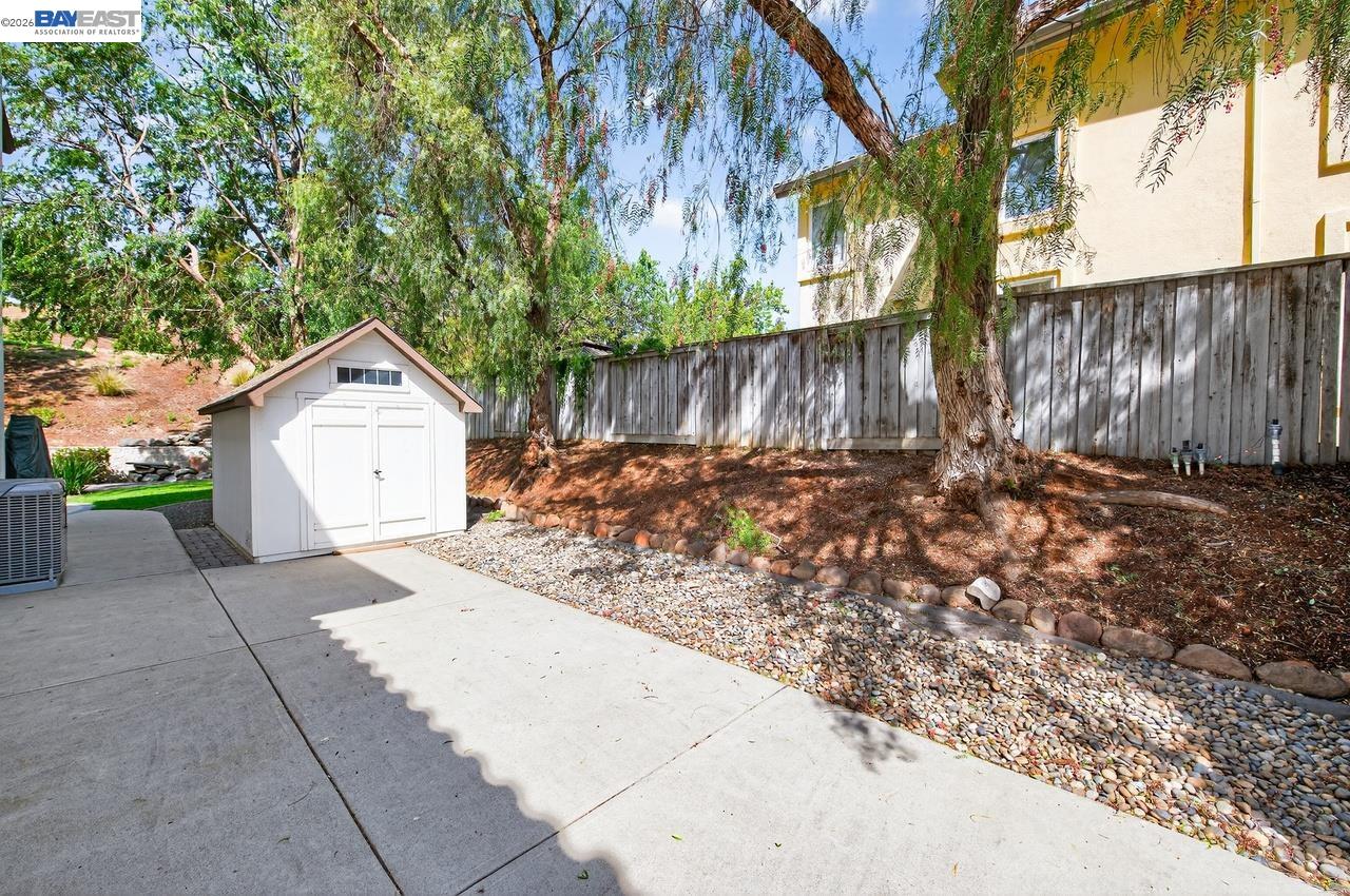 Detail Gallery Image 14 of 52 For 752 Troun Way, Livermore,  CA 94551 - 5 Beds | 3/1 Baths