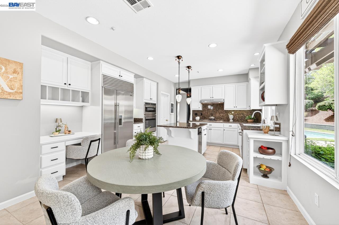 Detail Gallery Image 17 of 45 For 752 Troun Way, Livermore,  CA 94551 - 5 Beds | 3/1 Baths