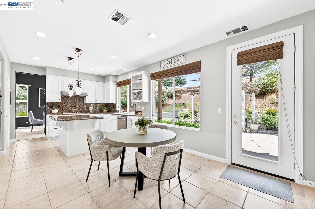 Detail Gallery Image 18 of 45 For 752 Troun Way, Livermore,  CA 94551 - 5 Beds | 3/1 Baths