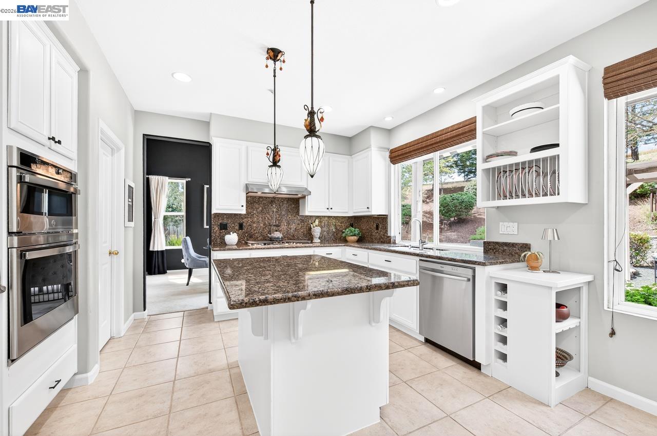 Detail Gallery Image 21 of 52 For 752 Troun Way, Livermore,  CA 94551 - 5 Beds | 3/1 Baths