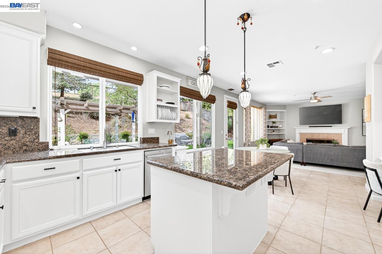 Detail Gallery Image 22 of 52 For 752 Troun Way, Livermore,  CA 94551 - 5 Beds | 3/1 Baths