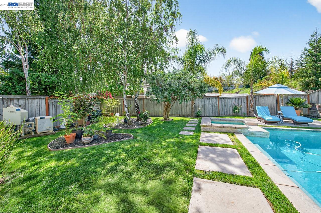 Detail Gallery Image 7 of 45 For 752 Troun Way, Livermore,  CA 94551 - 5 Beds | 3/1 Baths