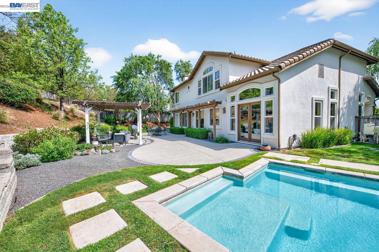 Detail Gallery Image 8 of 52 For 752 Troun Way, Livermore,  CA 94551 - 5 Beds | 3/1 Baths